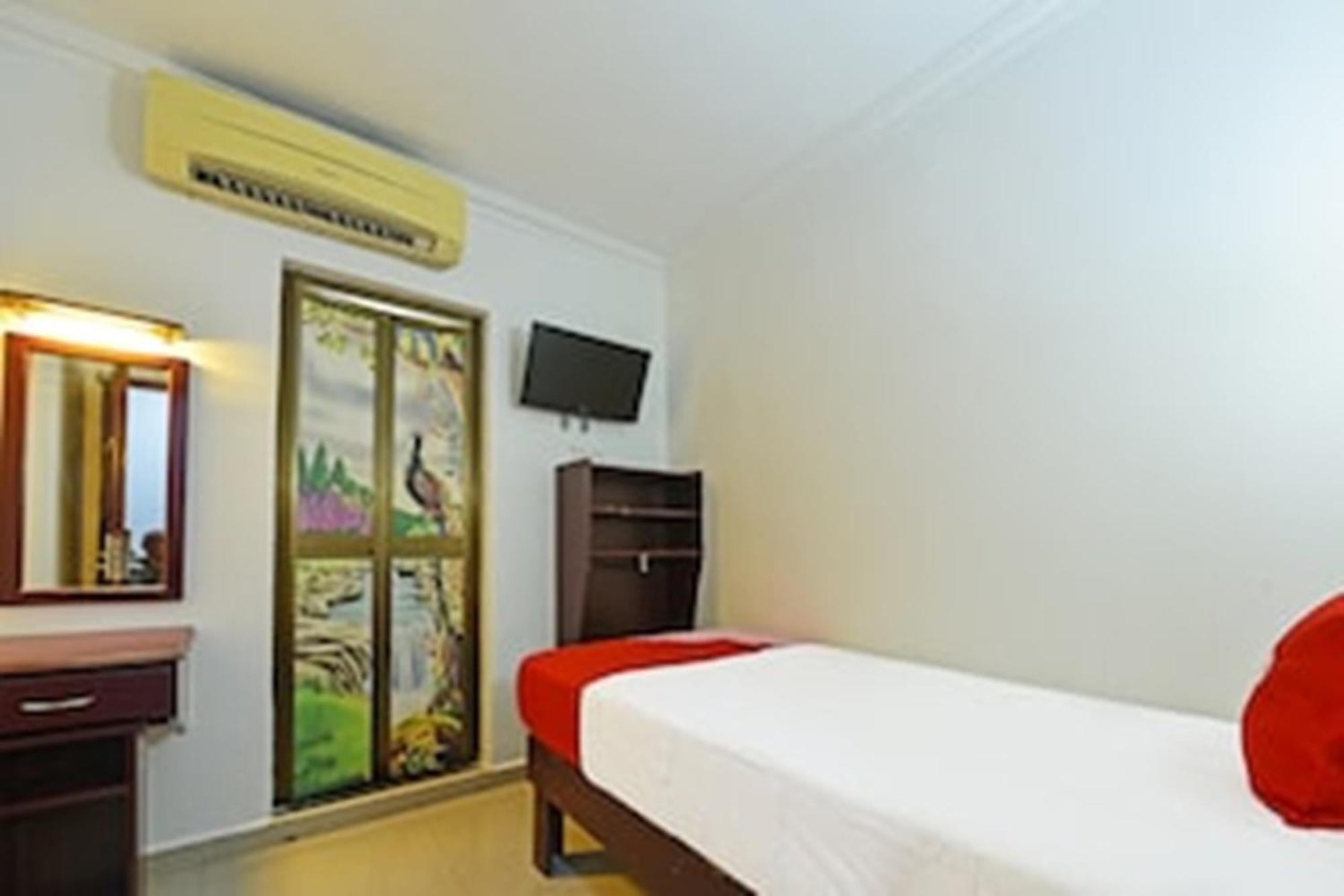 Super Oyo 90572 J Hotel Masjid India كوالالمبور المظهر الخارجي الصورة