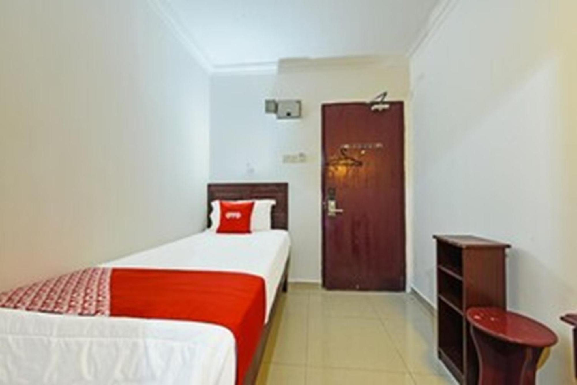 Super Oyo 90572 J Hotel Masjid India كوالالمبور المظهر الخارجي الصورة
