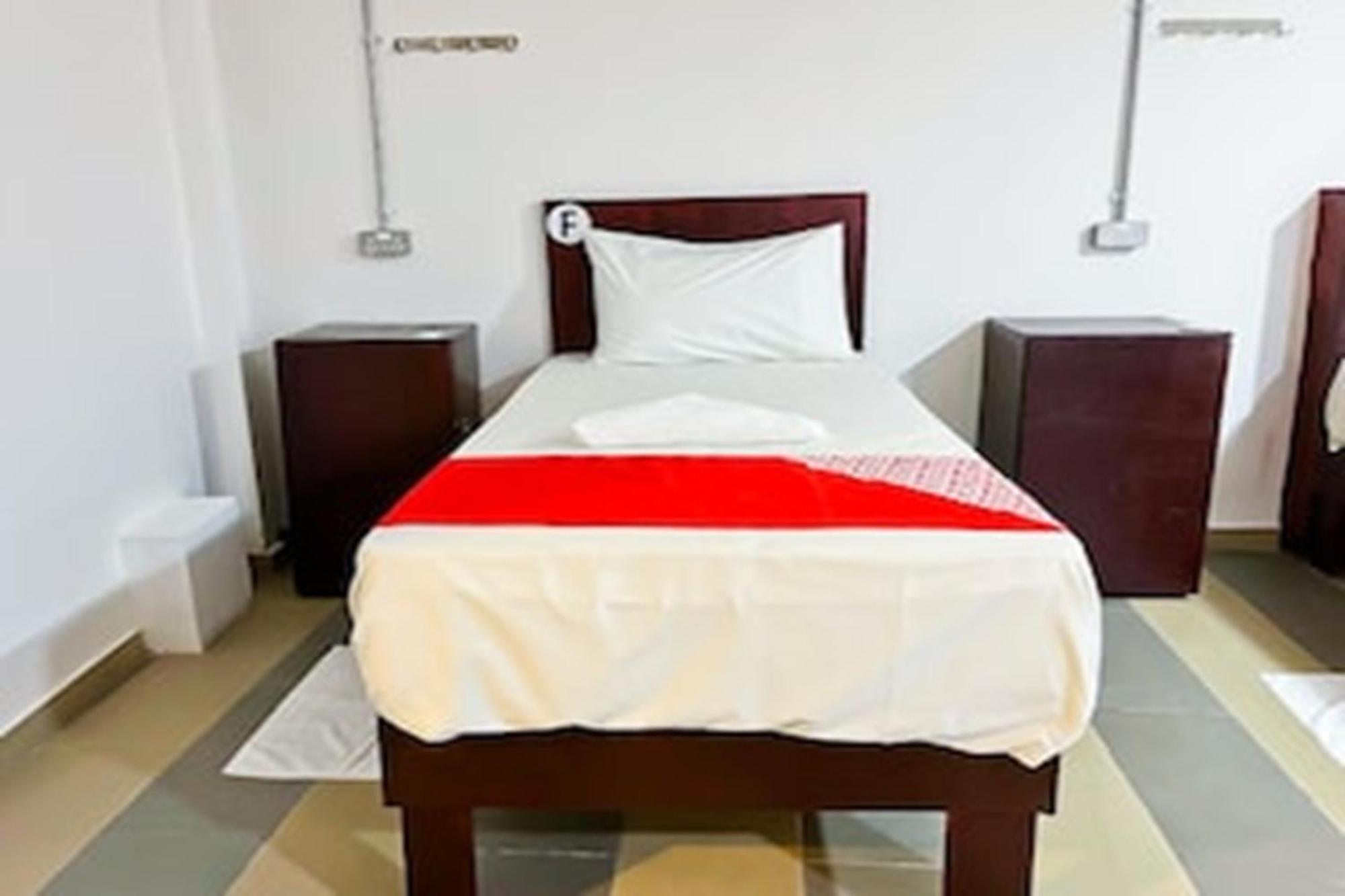 Super Oyo 90572 J Hotel Masjid India كوالالمبور المظهر الخارجي الصورة