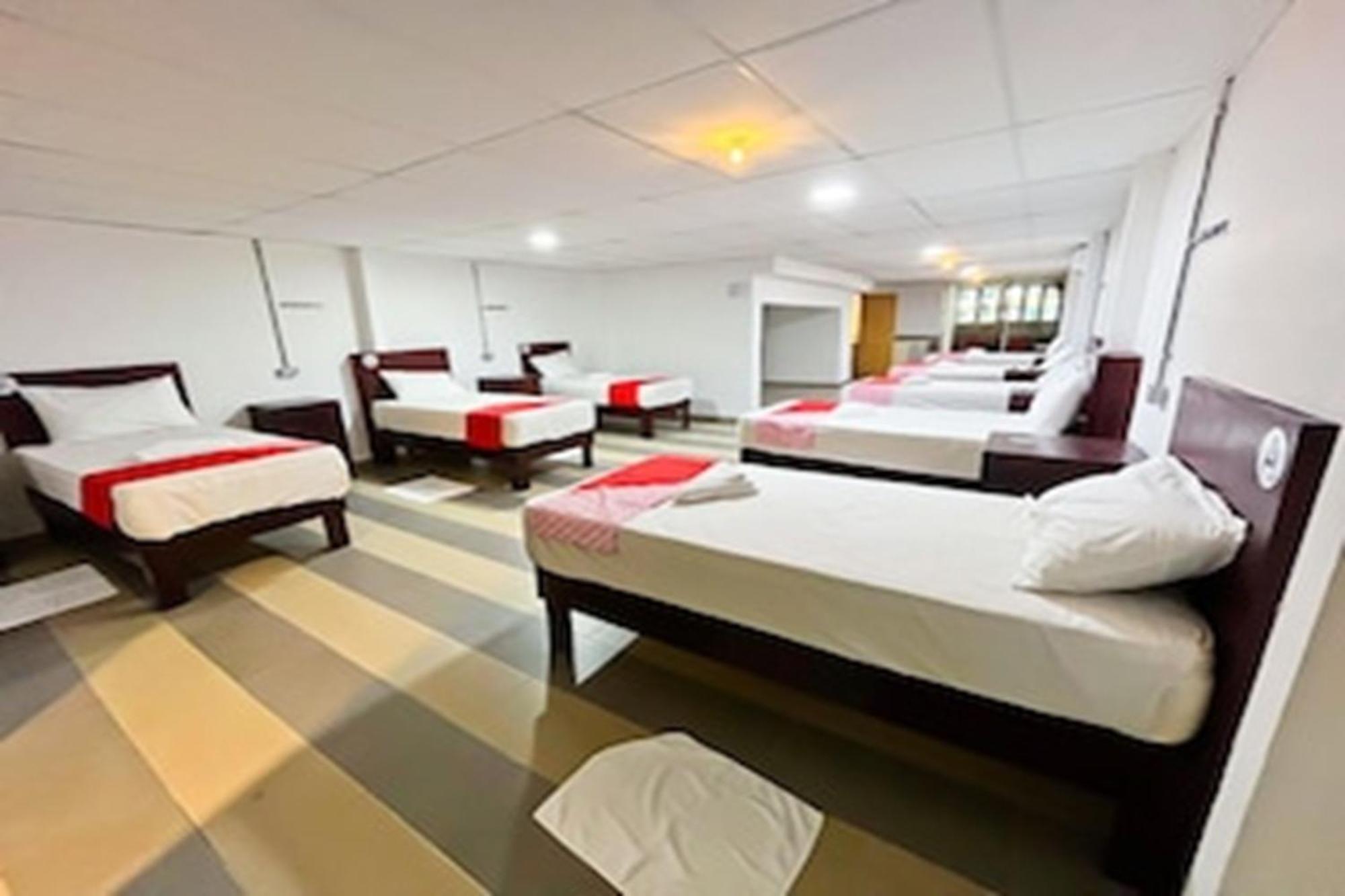 Super Oyo 90572 J Hotel Masjid India كوالالمبور المظهر الخارجي الصورة